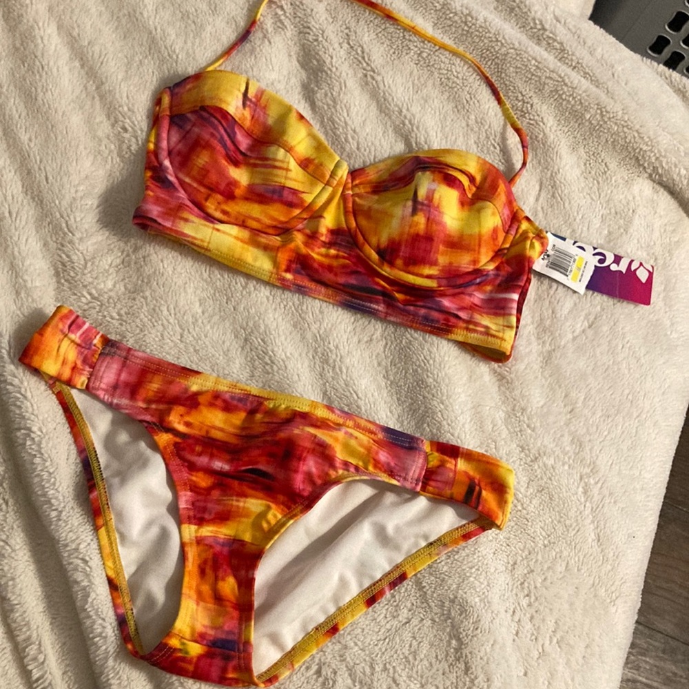 NWT Reef Bikini Set